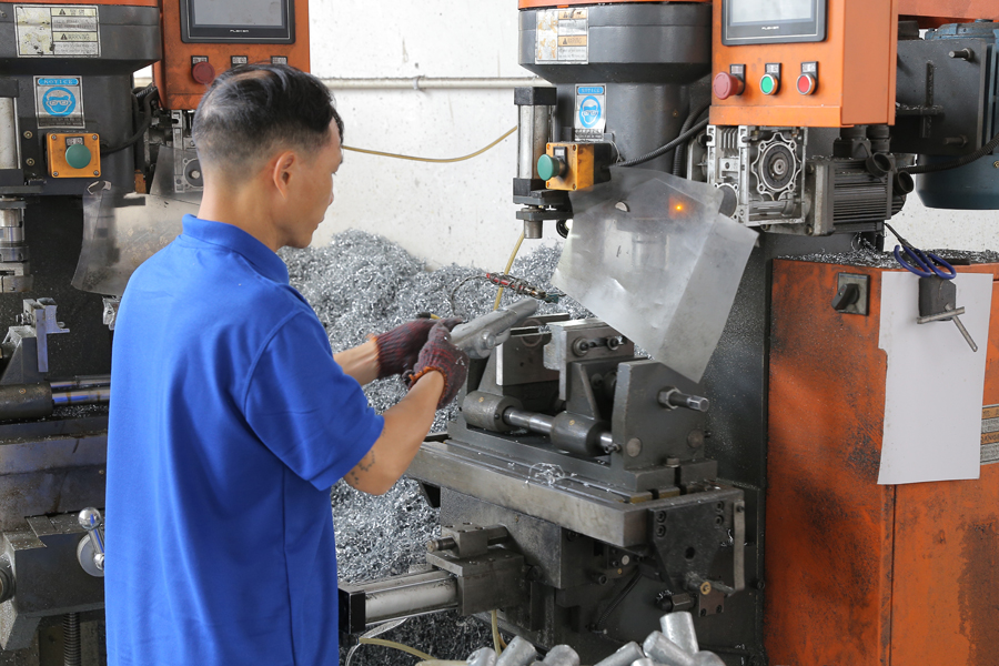 Továrenská dielňa04